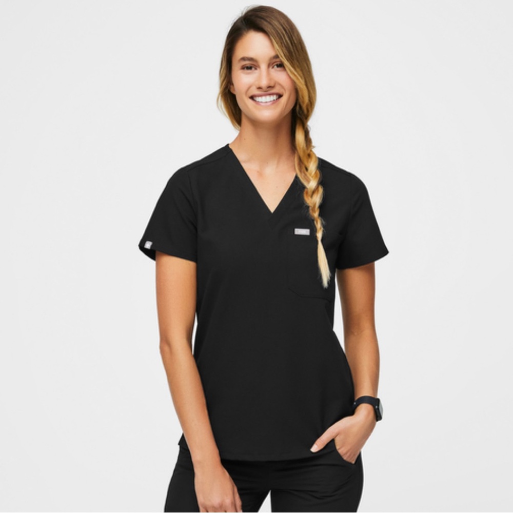 Scrub top - One pocket